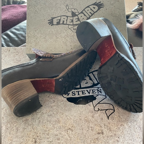 Freebird Bristol Booties, Navy size 8 - Picture 4 of 8